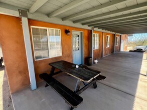 984 Dakota Ln in Landers, CA - Building Photo - Building Photo