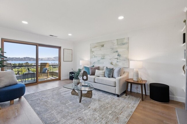 132 Lower Anchorage Rd in Sausalito, CA - Building Photo - Building Photo