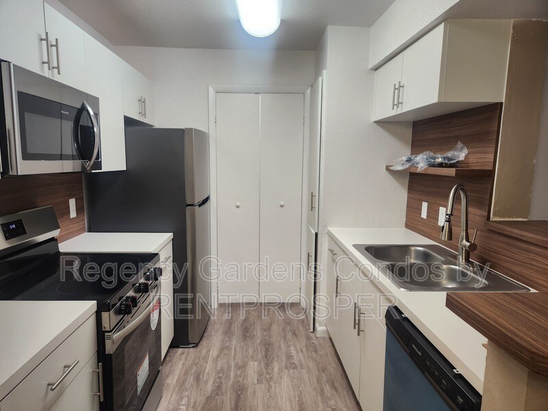 5540 Devonbriar Way in Orlando, FL - Building Photo