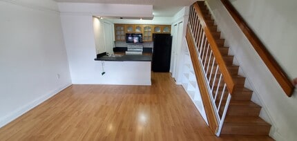 17335 NW 67th Plz, Unit D14 in Hialeah, FL - Building Photo - Building Photo