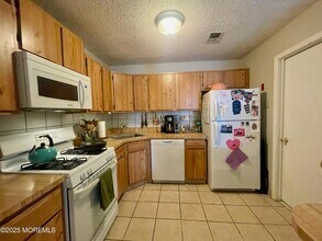 57 Frontier Way in Tinton Falls, NJ - Building Photo - Building Photo