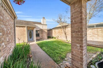 18534 Meadows Way Dr in Houston, TX - Building Photo - Building Photo