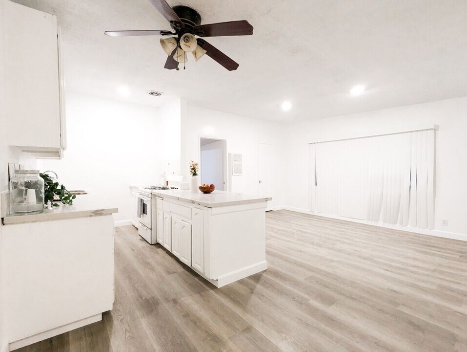 1812 W Sumac Ln in Anaheim, CA - Building Photo