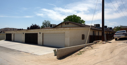 16073 Muni Rd in Apple Valley, CA - Building Photo - Building Photo