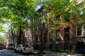 73 Charles St in New York, NY - Building Photo - Building Photo