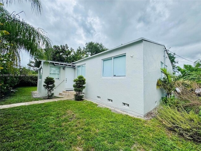 property at 920 N 26th Ave