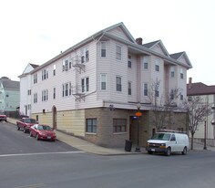 385 Columbia St in Fall River, MA - Building Photo