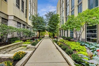 720 N Larrabee St in Chicago, IL - Building Photo - Building Photo