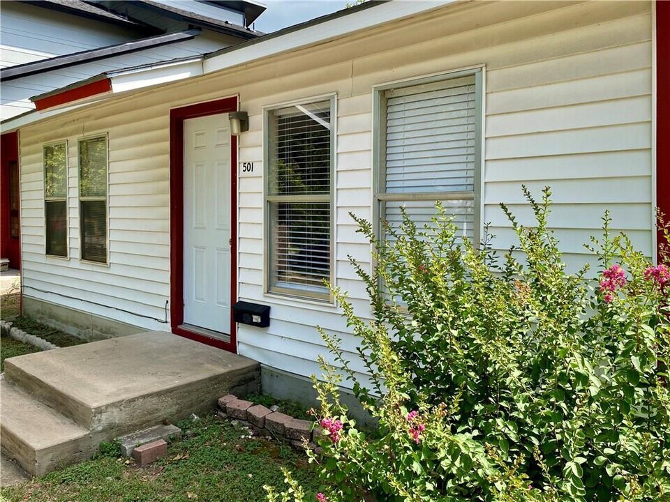 104 1/2 W 55th St in Austin, TX - Building Photo