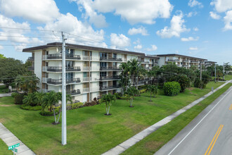 Starlite Condo in Boca Raton, FL - Foto de edificio - Building Photo