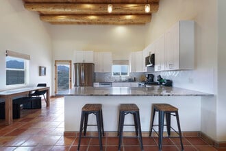 5 Anadarko Road in Ranchos De Taos, NM - Building Photo - Building Photo