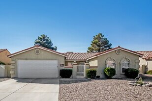 7125 W Tropical Island Cir in Las Vegas, NV - Building Photo