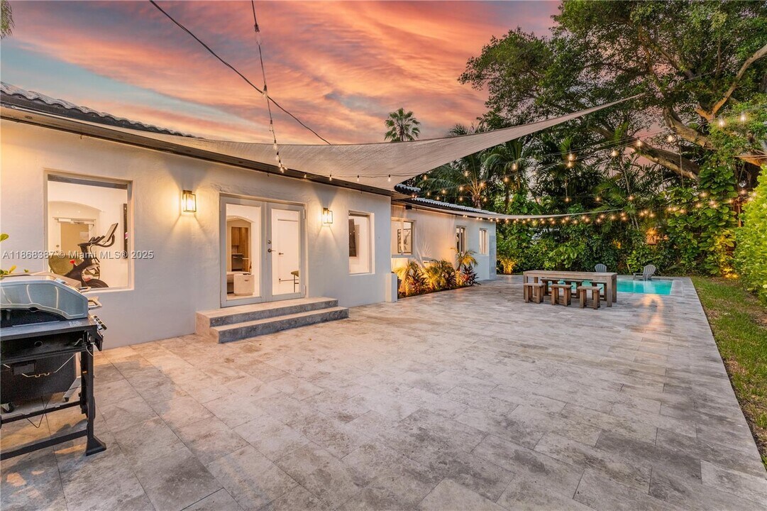 741 NE 87th St in Miami, FL - Building Photo