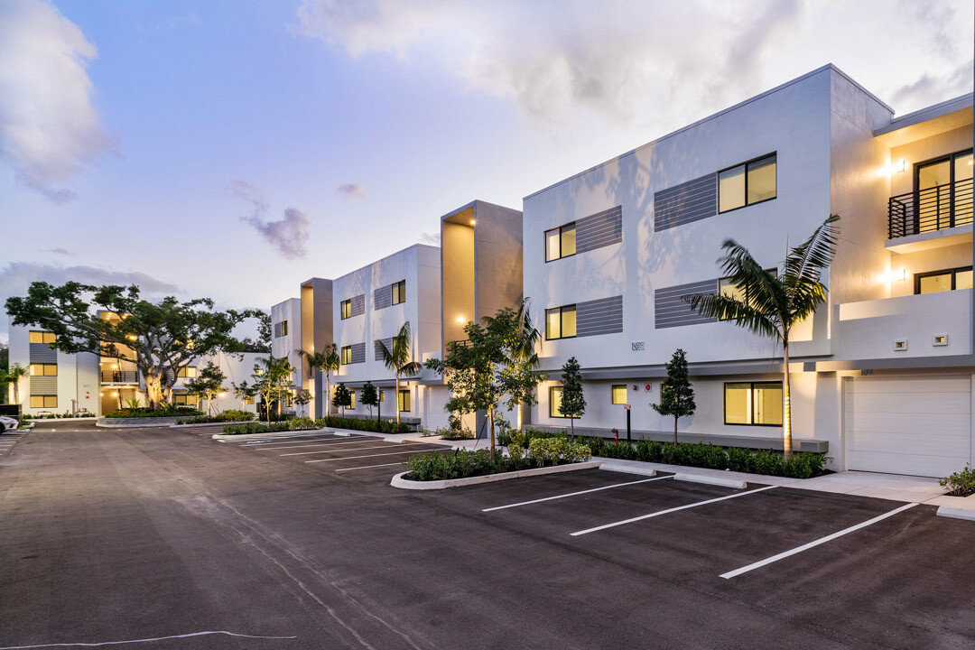 Terra Palm in Fort Lauderdale, FL - Building Photo