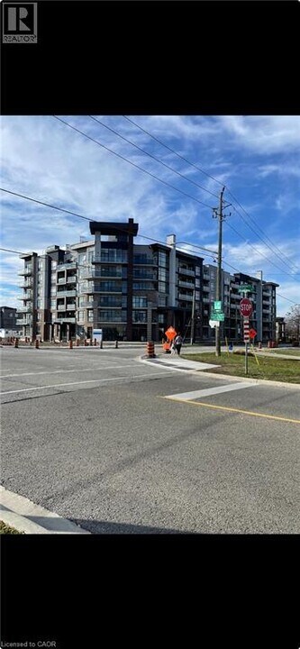 309 N Service Rd in Stoney Creek, ON - Building Photo