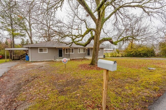 2806 Silverdale Rd in Chattanooga, TN - Building Photo - Building Photo