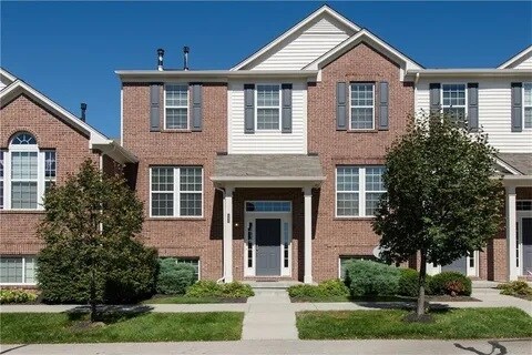 13833 Willesden Cir in Fishers, IN - Foto de edificio