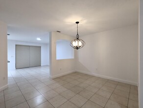 10781 NW 81st Ln in Doral, FL - Building Photo - Building Photo