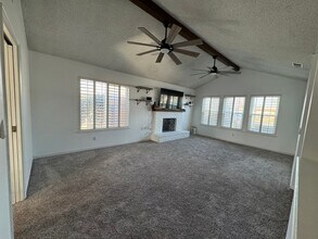 2804 Sandlewood Dr in Madera, CA - Foto de edificio - Building Photo