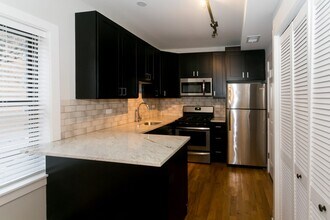 2204 W Eastwood Ave in Chicago, IL - Building Photo - Building Photo