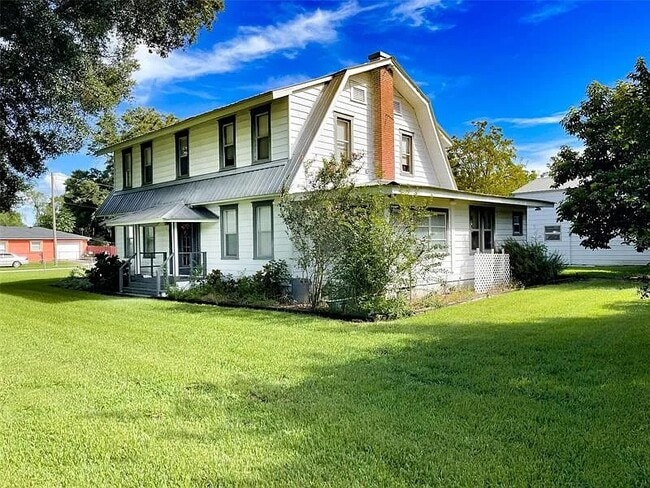 property at 5460 7th St SE