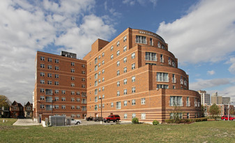 Lake Park Crescent Apartments