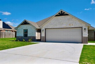 3002 Promenade Dr in Granbury, TX - Building Photo - Building Photo