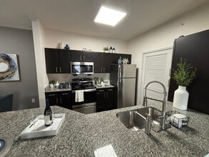 4624 Cromwell Dr in Kyle, TX - Foto de edificio - Building Photo