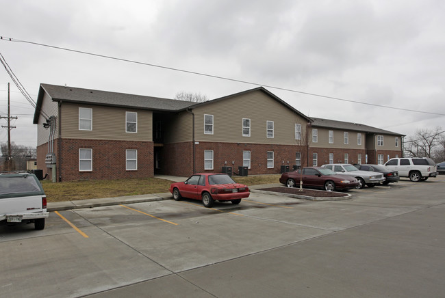 Cedar Place Apartments in Madison, TN - Foto de edificio - Building Photo