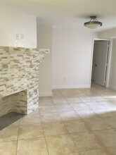 101 NE 60th St-Unit -2 in Miami, FL - Foto de edificio - Building Photo