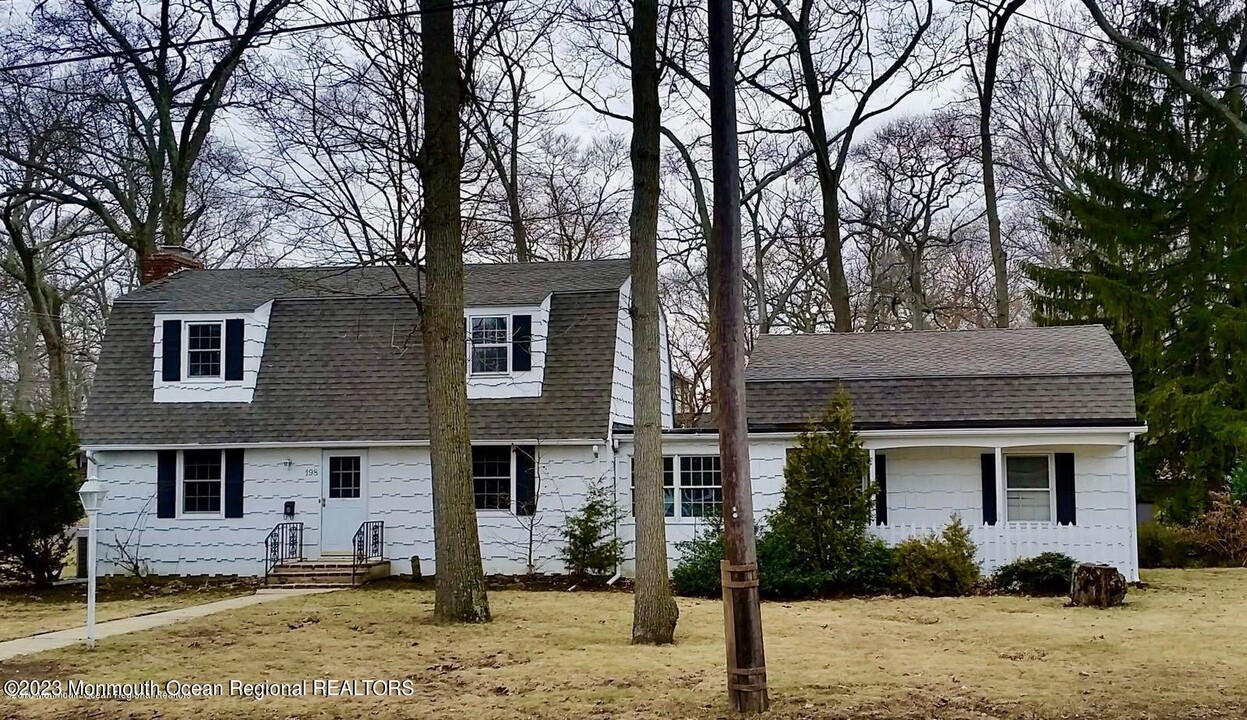 198 Elmwood Rd in Ocean Township, NJ - Building Photo