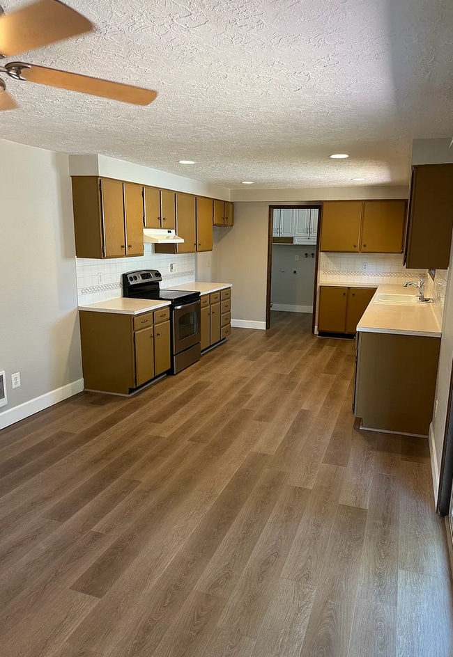 147 Idylwood Dr SE in Salem, OR - Building Photo - Building Photo
