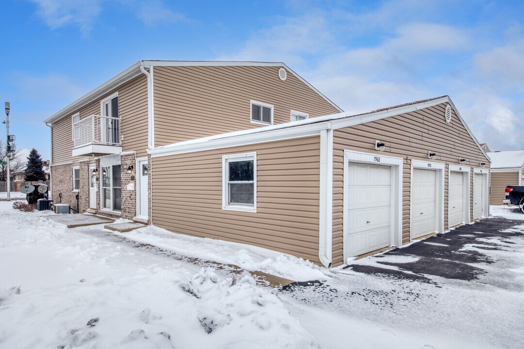 7968 163rd Pl in Tinley Park, IL - Foto de edificio