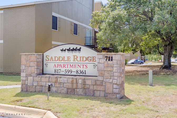 711 Santa Fe Dr in Weatherford, TX - Foto de edificio