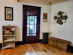 1841 Oxford Ave SW, Unit 2 Bd 1 Ba Eco Apartment in Roanoke, VA - Foto de edificio - Building Photo