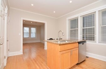 2528 W Charleston St, Unit 1 in Chicago, IL - Building Photo - Building Photo