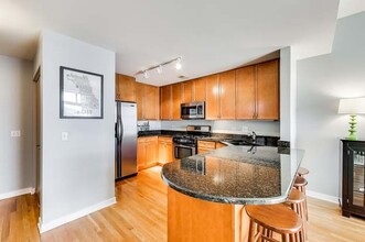 1935 S Archer Ave, Unit 1935 S Archer Apt 522 in Chicago, IL - Foto de edificio - Building Photo