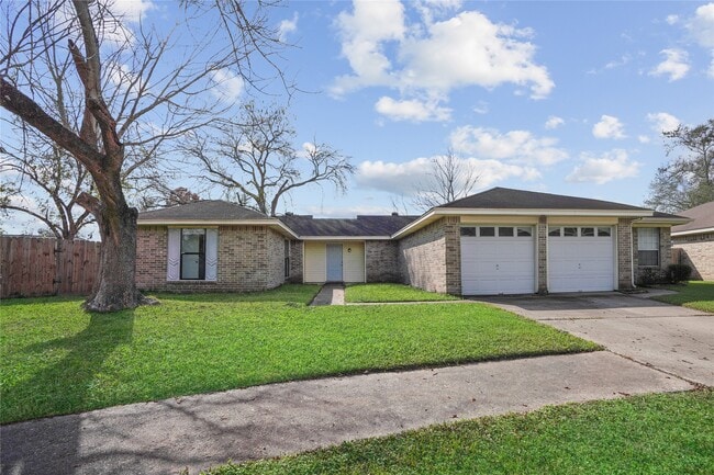 2846 Mayflower Landing Ct in Webster, TX - Building Photo - Building Photo