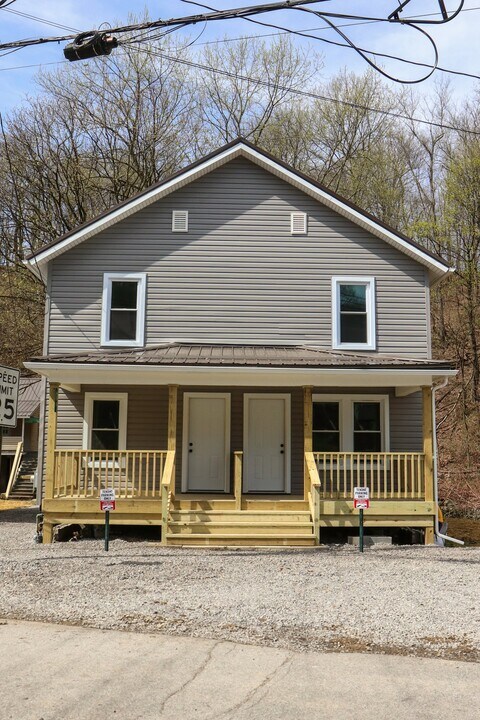 489 Evergreen Rd, Unit 489A Evergreen Rd in Leechburg, PA - Foto de edificio
