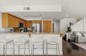 924 Hornblend St in San Diego, CA - Foto de edificio - Building Photo