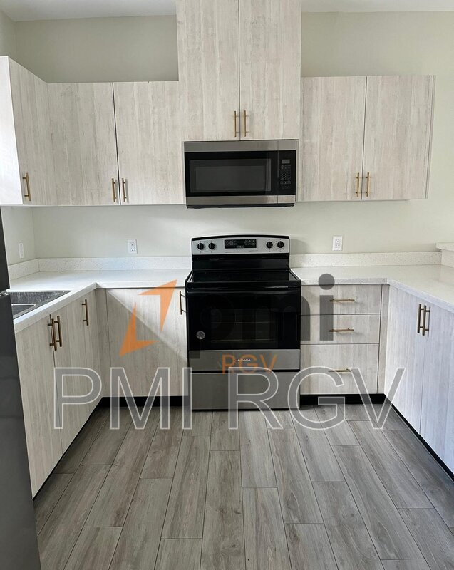 1320 N McColl Rd in Edinburg, TX - Foto de edificio - Building Photo