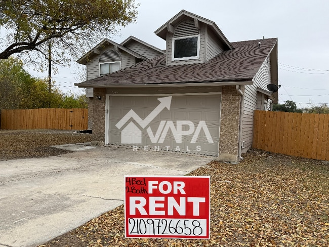 7102 Grassy Trail in San Antonio, TX - Building Photo - Building Photo