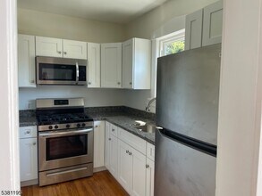 31 1st St in Midland Park, NJ - Building Photo - Building Photo