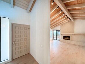 5578 Candlelight Dr in San Diego, CA - Building Photo - Building Photo