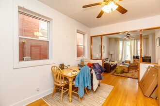 3311 N Hoyne Ave, Unit 3F in Chicago, IL - Foto de edificio - Building Photo