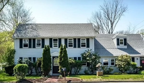 114 Lexington St, Unit 2 in Burlington, MA - Foto de edificio