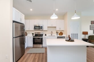 Slade Farm Residences in Somerset, MA - Building Photo - Building Photo