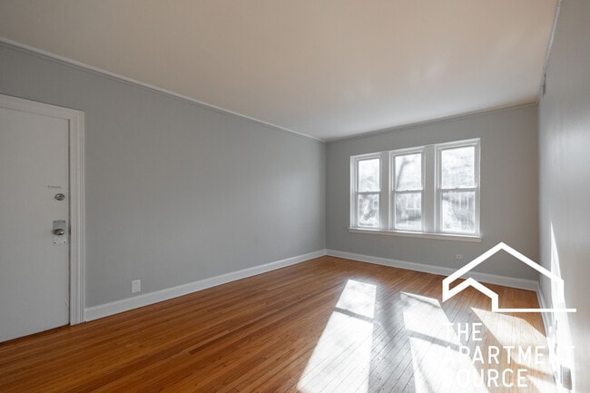 2007 W Jarvis Ave in Chicago, IL - Foto de edificio - Building Photo