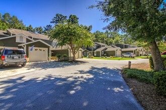 303 Cedarwood Village in Morehead City, NC - Building Photo - Building Photo