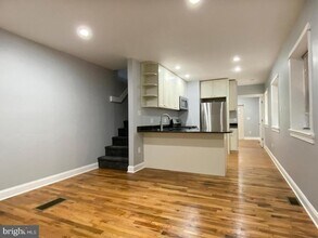 1728 Mt Vernon St in Philadelphia, PA - Building Photo - Building Photo